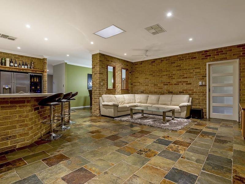 64 Gallipoli Drive, Greenmount WA 6056