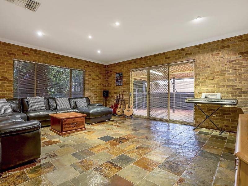 64 Gallipoli Drive, Greenmount WA 6056