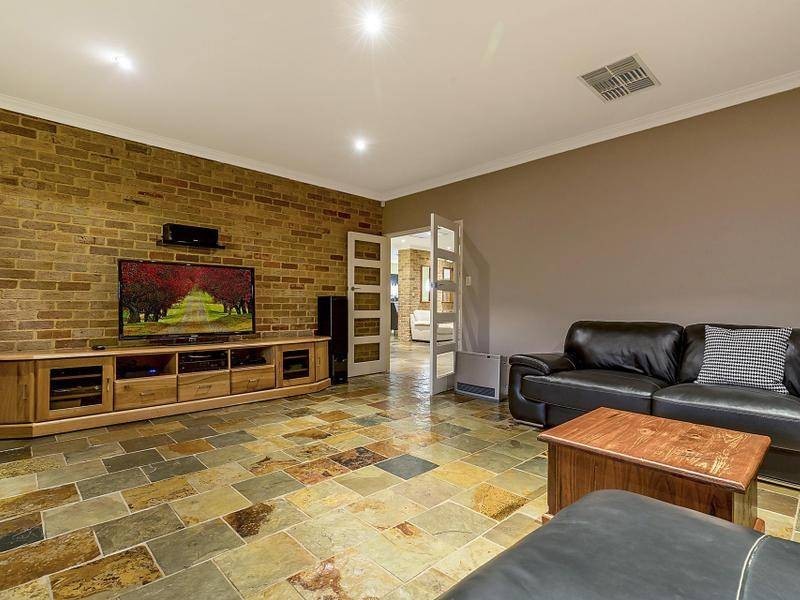 64 Gallipoli Drive, Greenmount WA 6056