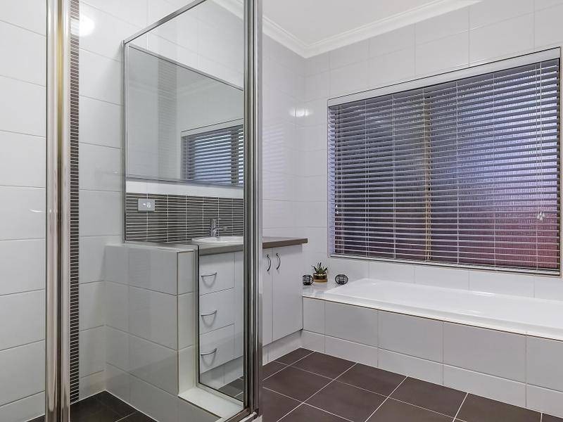 64 Gallipoli Drive, Greenmount WA 6056