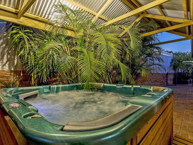 64 Gallipoli Drive, Greenmount WA 6056