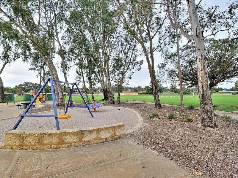 11 Balfour Road, Swan View WA 6056