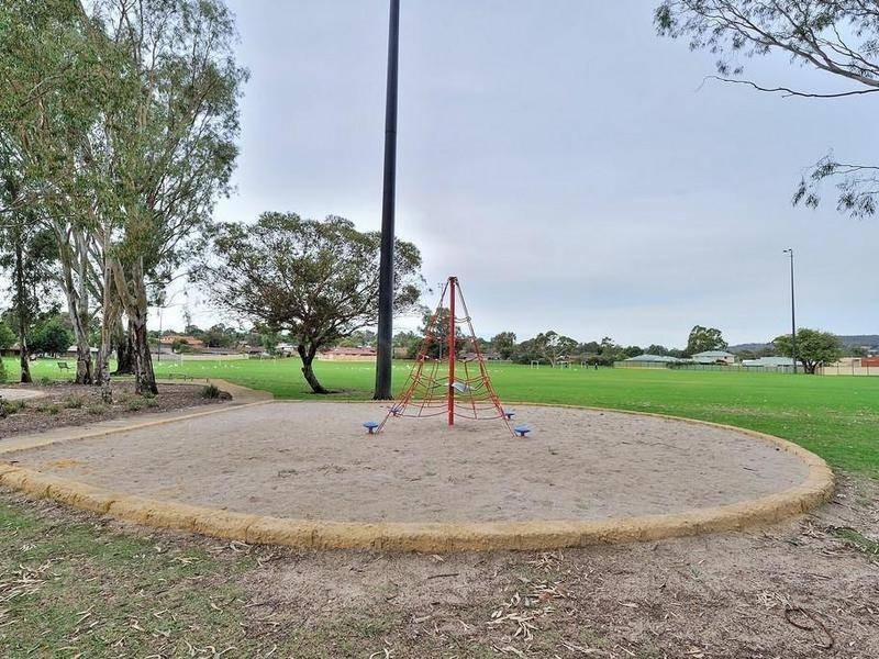 11 Balfour Road, Swan View WA 6056