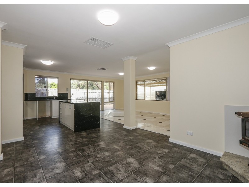 16 Altai Dale, Stratton WA 6056