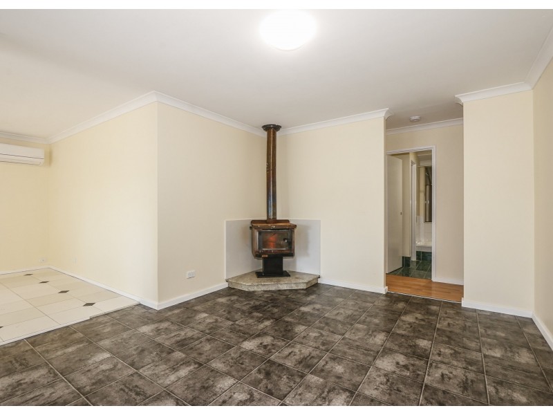 16 Altai Dale, Stratton WA 6056