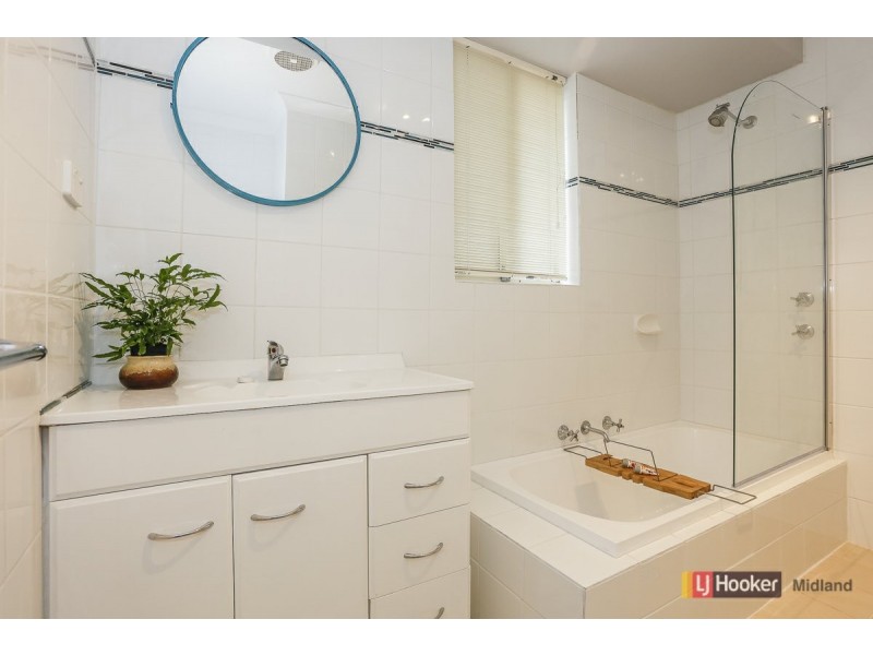 24 Harcourt Place, Bellevue WA 6056