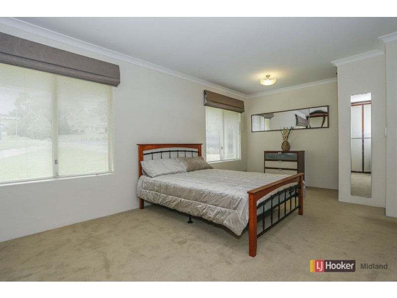 24 Harcourt Place, Bellevue WA 6056