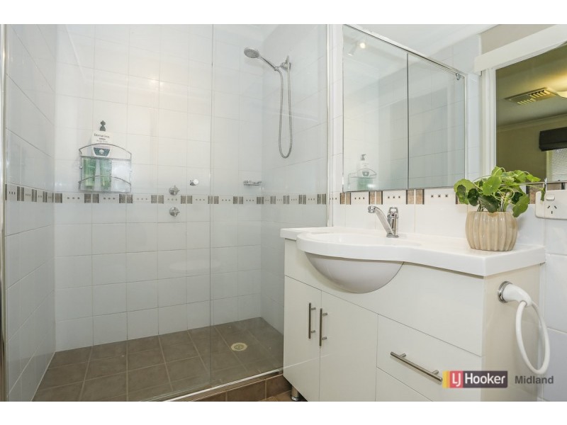 24 Harcourt Place, Bellevue WA 6056