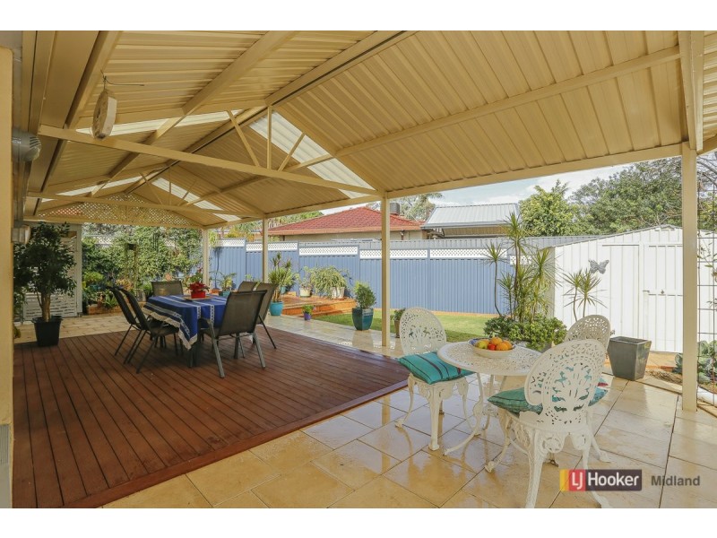 24 Harcourt Place, Bellevue WA 6056