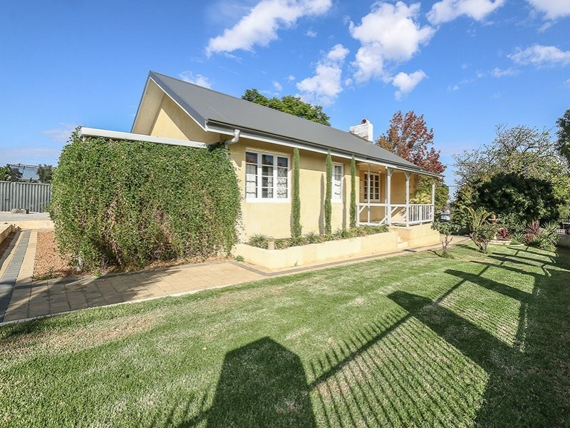 2 Coolga Road, Koongamia WA 6056
