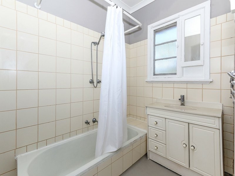 2 Coolga Road, Koongamia WA 6056