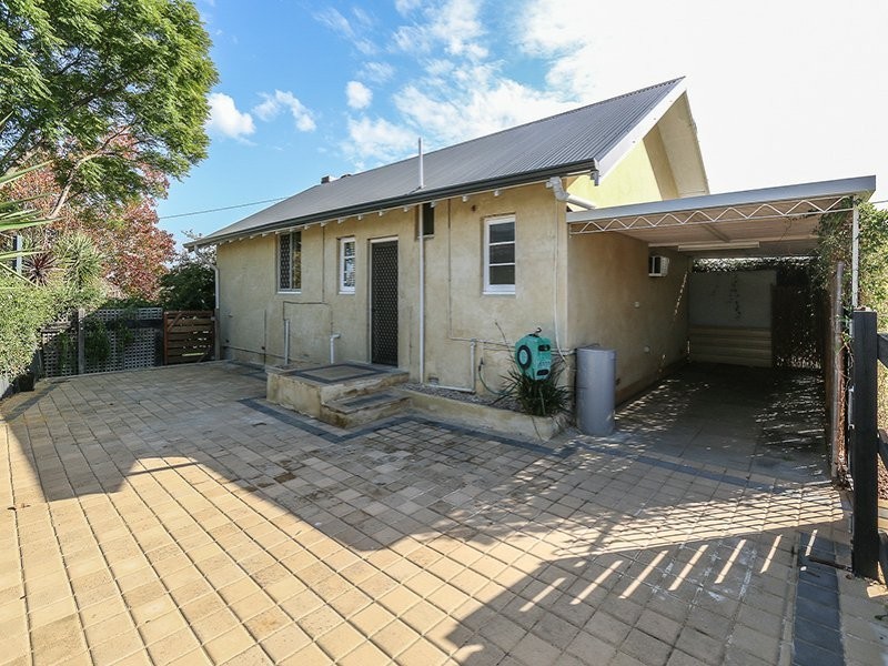 2 Coolga Road, Koongamia WA 6056