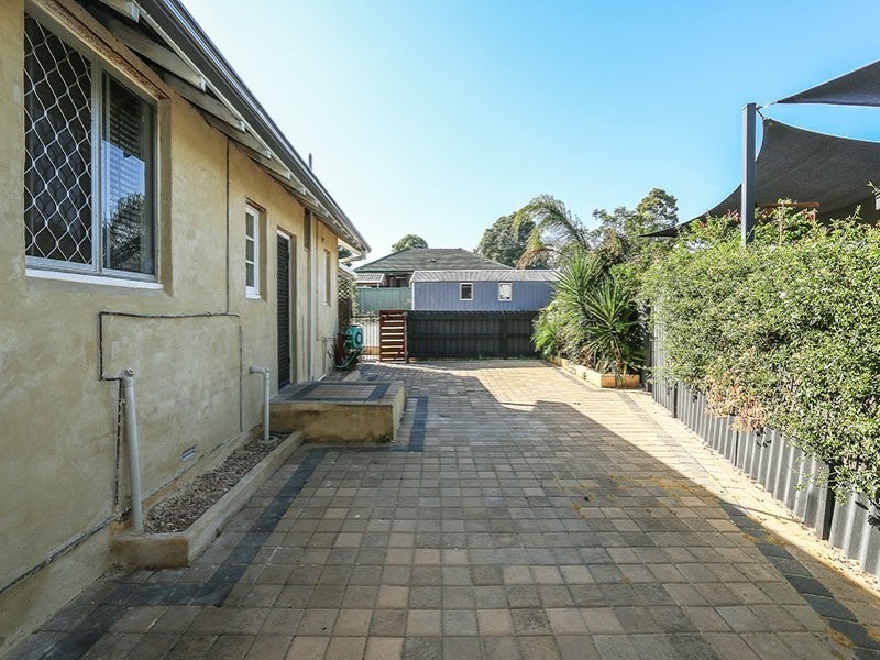 2 Coolga Road, Koongamia WA 6056