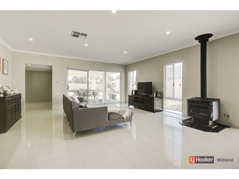 42 Cranwood Crescent, Viveash WA 6056