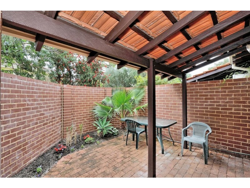 2/43 Lockhart Street, Como WA 6152