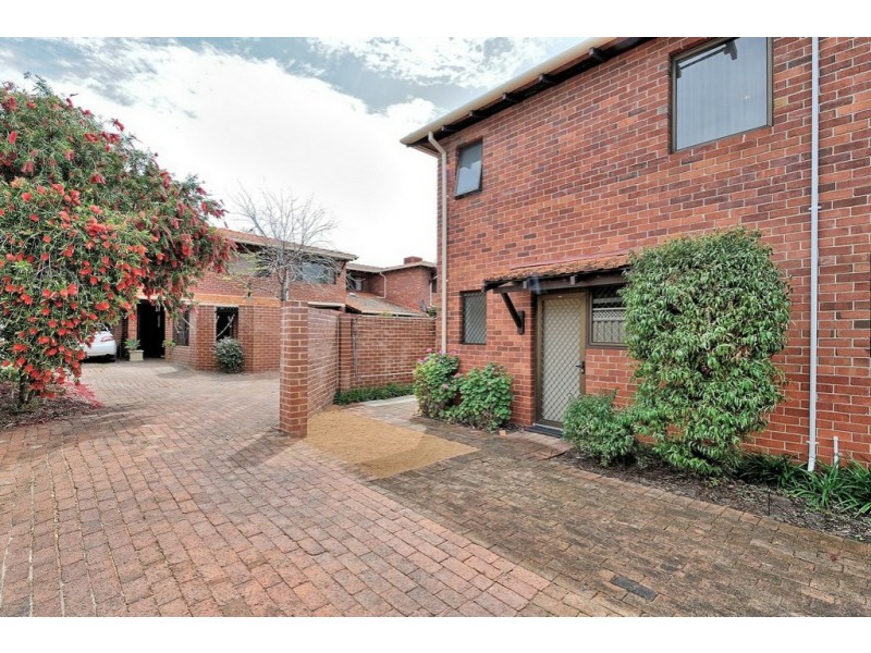 2/43 Lockhart Street, Como WA 6152