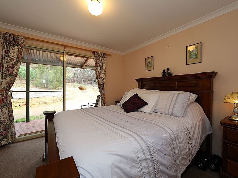 94 Old Coach Road, Gidgegannup WA 6083