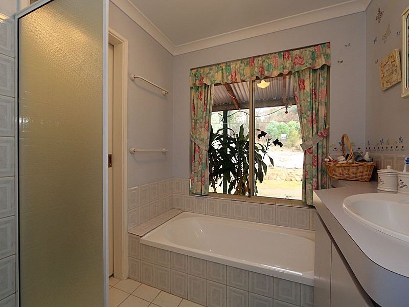 94 Old Coach Road, Gidgegannup WA 6083