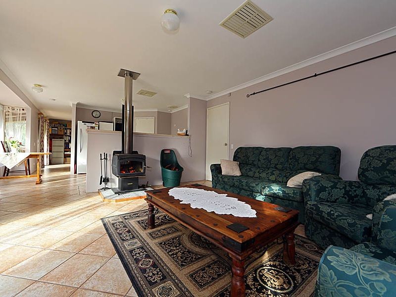94 Old Coach Road, Gidgegannup WA 6083
