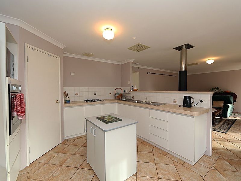 94 Old Coach Road, Gidgegannup WA 6083