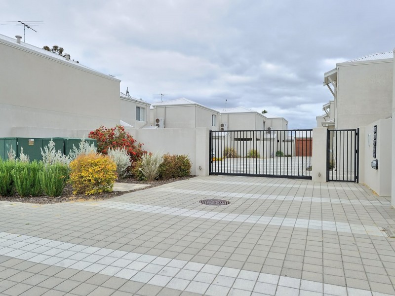 2/12 Charles East Street, Midland WA 6056