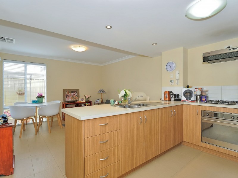 2/12 Charles East Street, Midland WA 6056