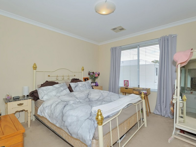 2/12 Charles East Street, Midland WA 6056