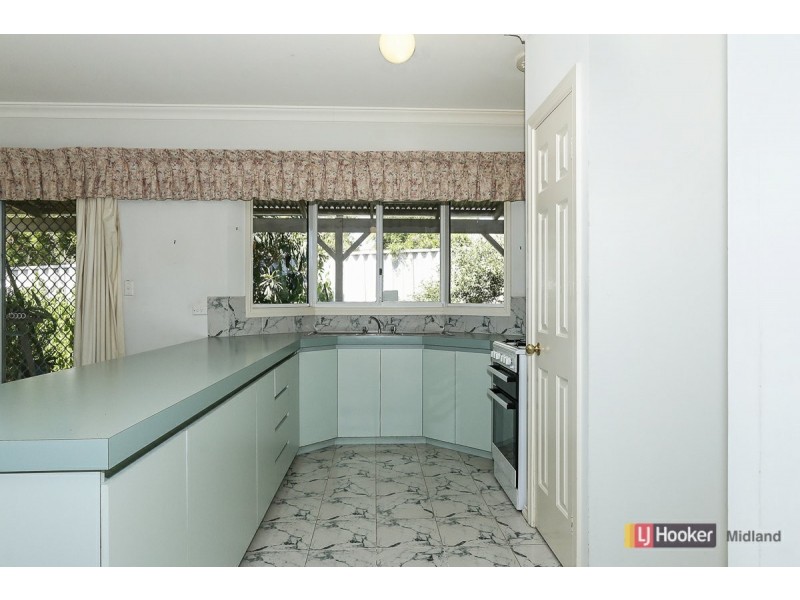 13 Buckingham Road, Swan View WA 6056