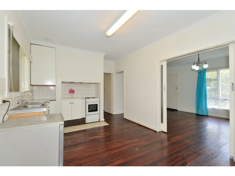 13 Avon Crescent, Viveash WA 6056