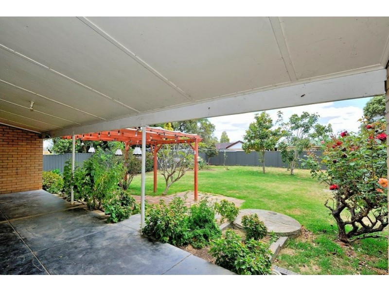 13 Avon Crescent, Viveash WA 6056