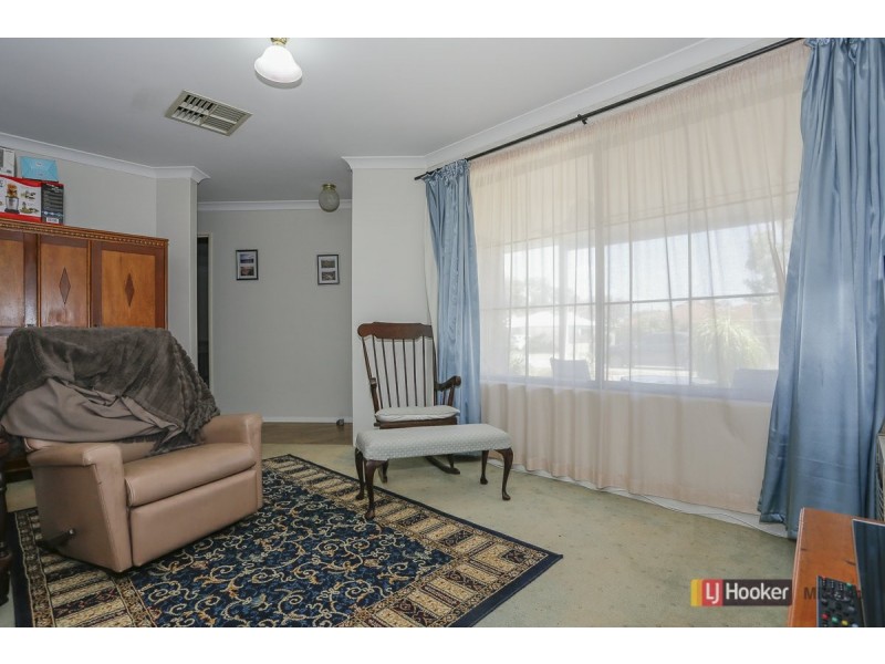 11 Corvina Place, Caversham WA 6055