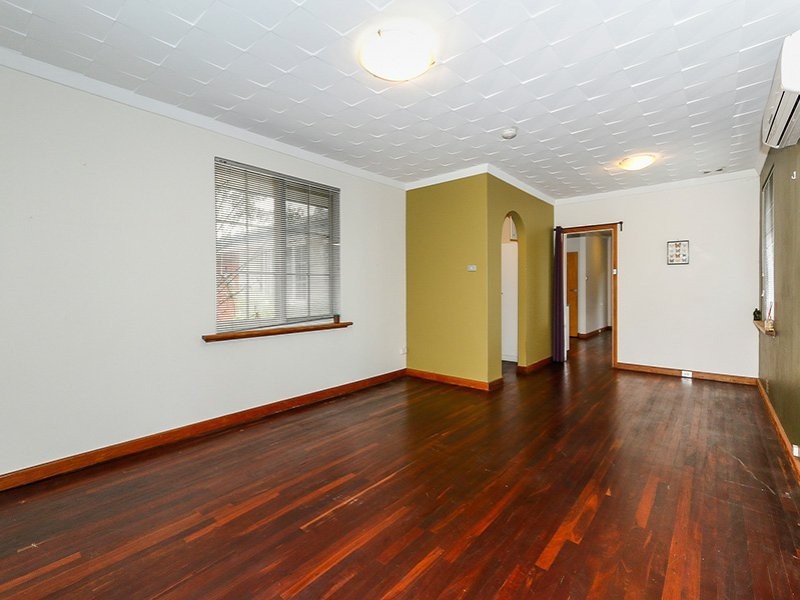 6 Tunnel Road, Swan View WA 6056