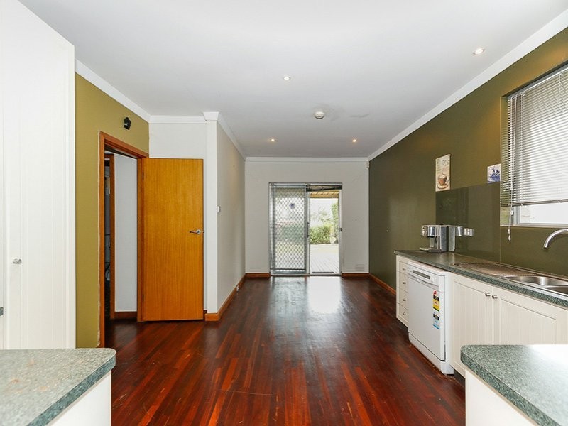 6 Tunnel Road, Swan View WA 6056