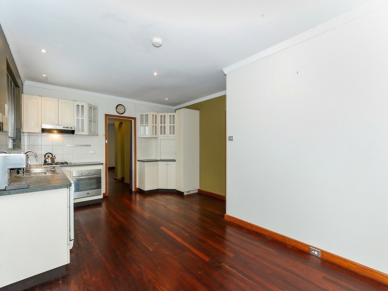 6 Tunnel Road, Swan View WA 6056