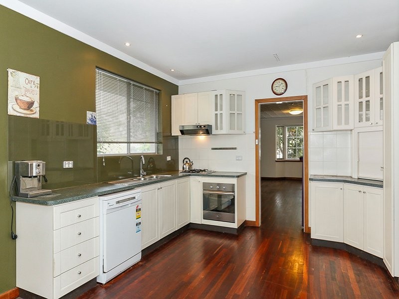 6 Tunnel Road, Swan View WA 6056