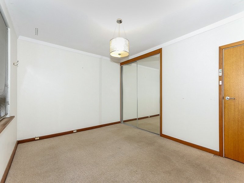 6 Tunnel Road, Swan View WA 6056