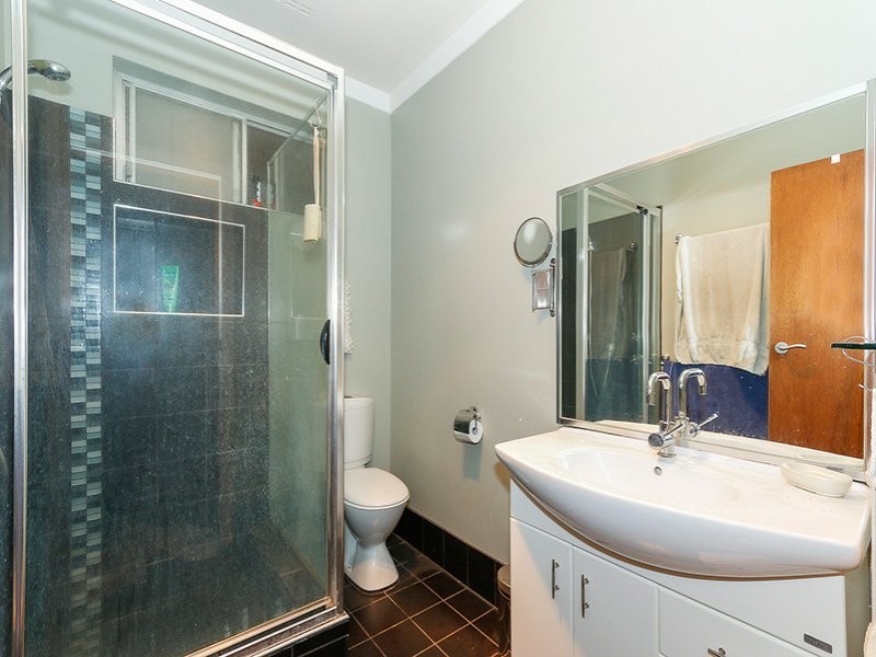 6 Tunnel Road, Swan View WA 6056