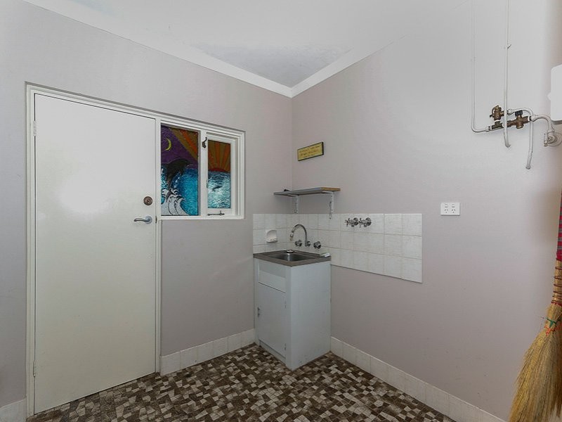 6 Tunnel Road, Swan View WA 6056