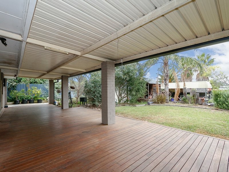 6 Tunnel Road, Swan View WA 6056