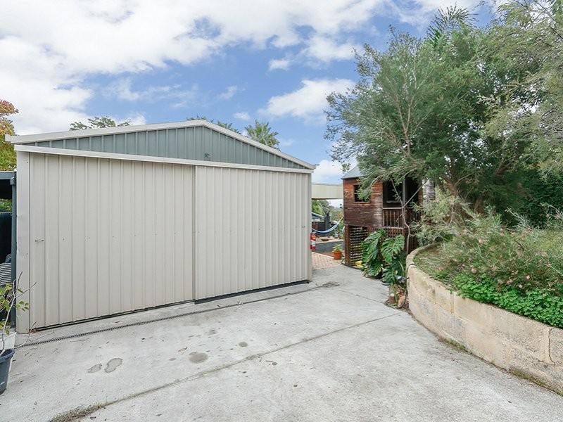 6 Tunnel Road, Swan View WA 6056