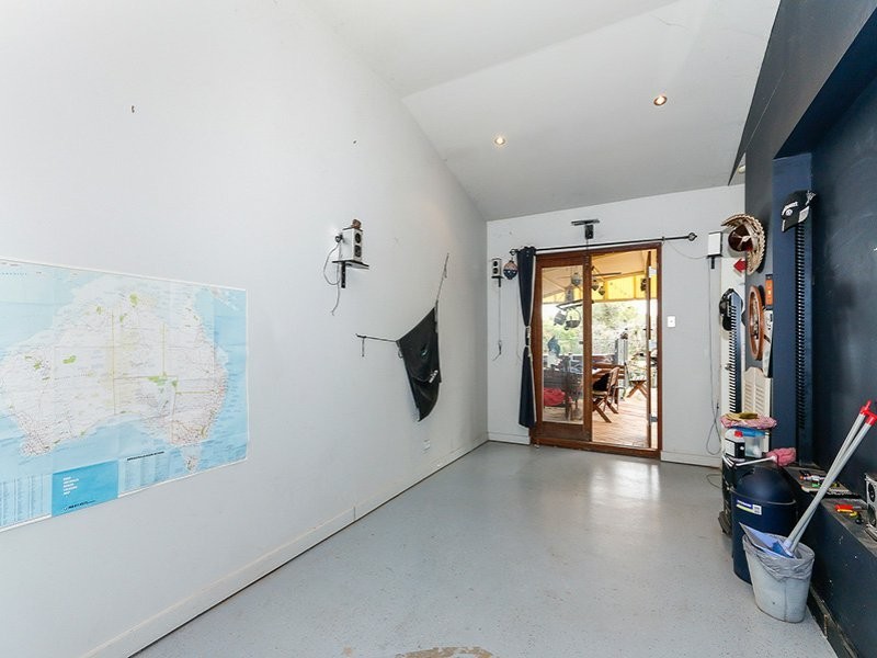 6 Tunnel Road, Swan View WA 6056