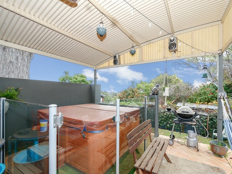 6 Tunnel Road, Swan View WA 6056