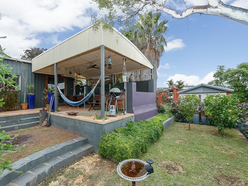 6 Tunnel Road, Swan View WA 6056