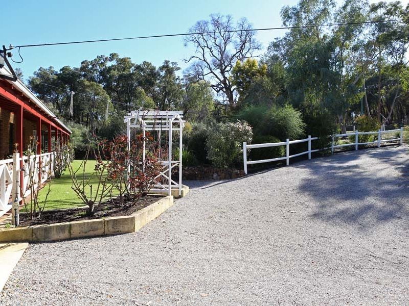 37 Hillside Place, Bullsbrook WA 6084