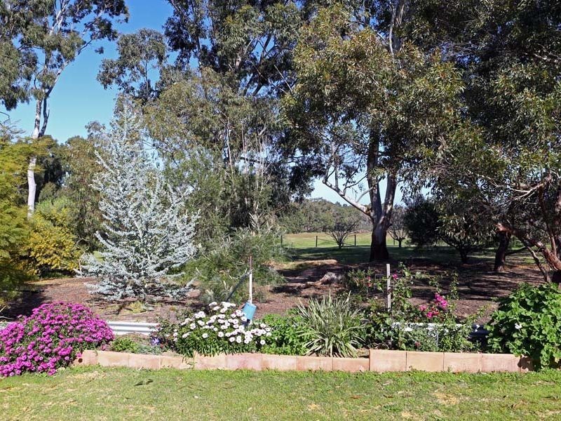 37 Hillside Place, Bullsbrook WA 6084