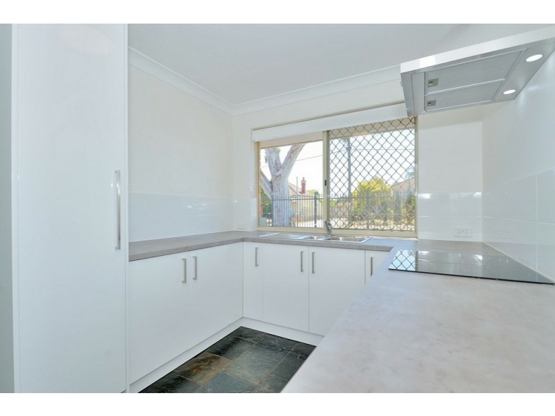 1/5 Mathoura Street, Midland WA 6056