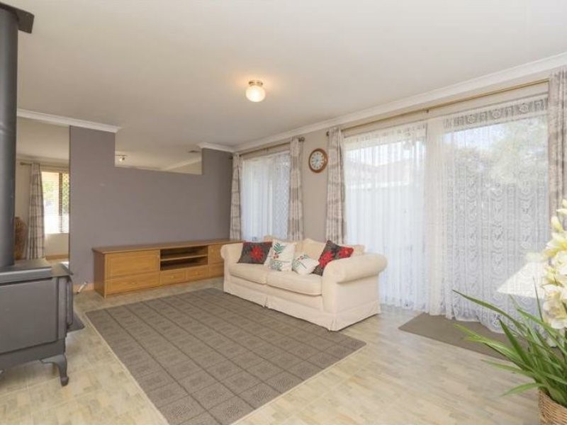 17 Gentle Circle, South Guildford WA 6055