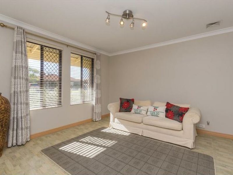 17 Gentle Circle, South Guildford WA 6055