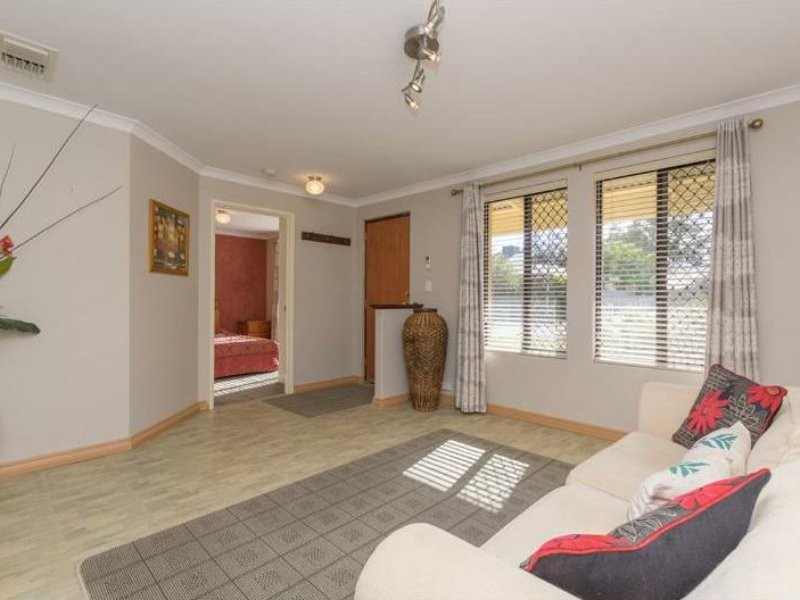 17 Gentle Circle, South Guildford WA 6055