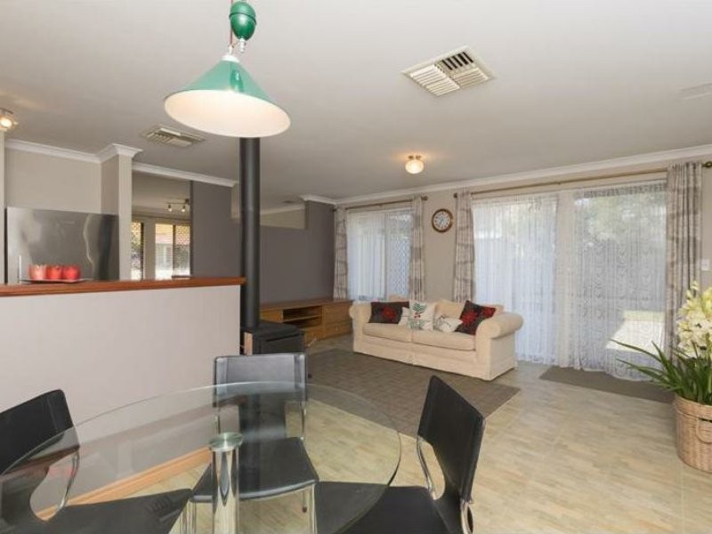 17 Gentle Circle, South Guildford WA 6055